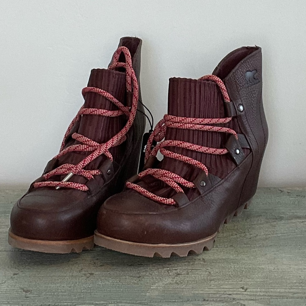 Sorel Sandy wedge boot size 9